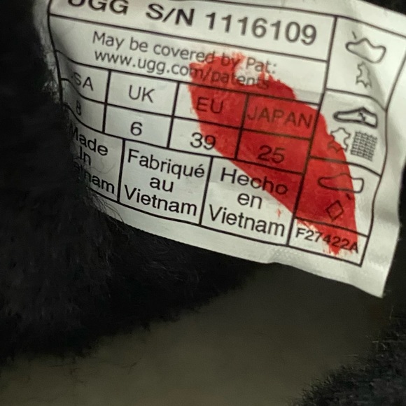 UGG Classic Ultra Mini Boots Black RETAIL $160 - Picture 9 of 14